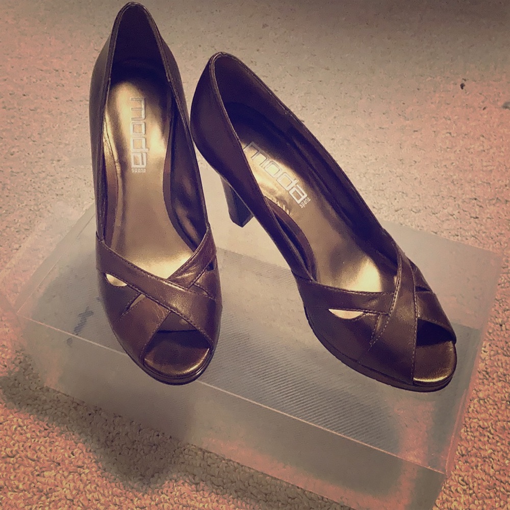 Beautiful bronze heels